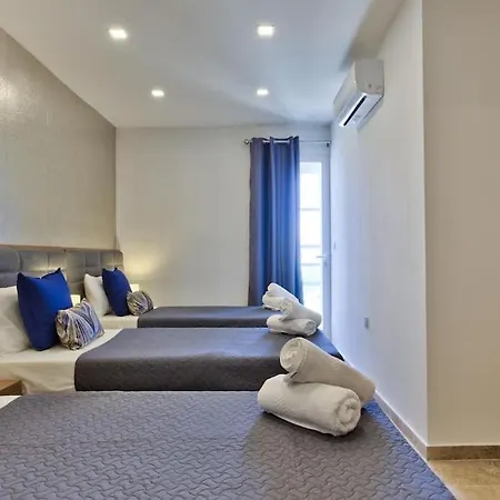 Amazing Penthouse فاليتا