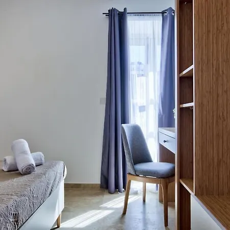 Amazing Penthouse فاليتا